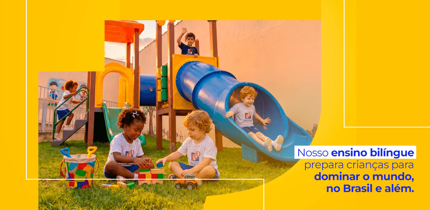Crianças da Educação Infantil brincando com blocos de montar e no playground da Escola Degraus.